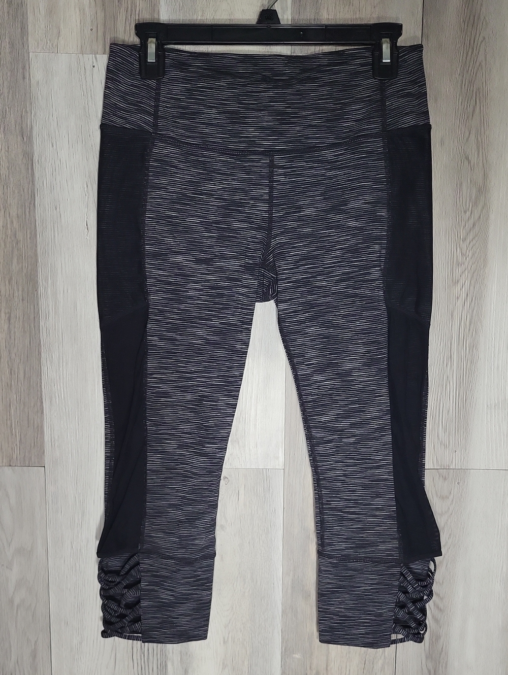 Athleta Mind Over Mat Capri Leggings Womens‎ Medium Pockets Stretch Athletic